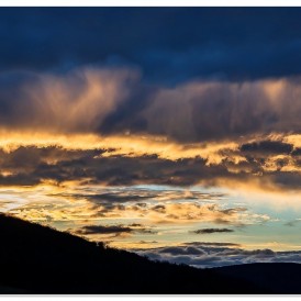 "Der Himmel brennt"- , von Jürgen Willand Canon EOS 6 D II - HDR 5 Aufnahmen 1/1250 - 1/80 secs - f/5,6 - ISO 400 - 75 mmmm