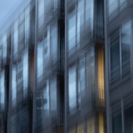 "Das verrückte Haus"- , von Stephan Brede Canon M50 - 1/2 Secs - f/F/6.3 - ISO 100 - 62mmmm