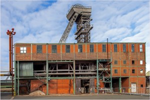 Industrie und alte Gemäuer